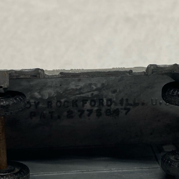 midgetoy vintage metal toy train Lot Of 2 Train Cars - Picture 6 of 16